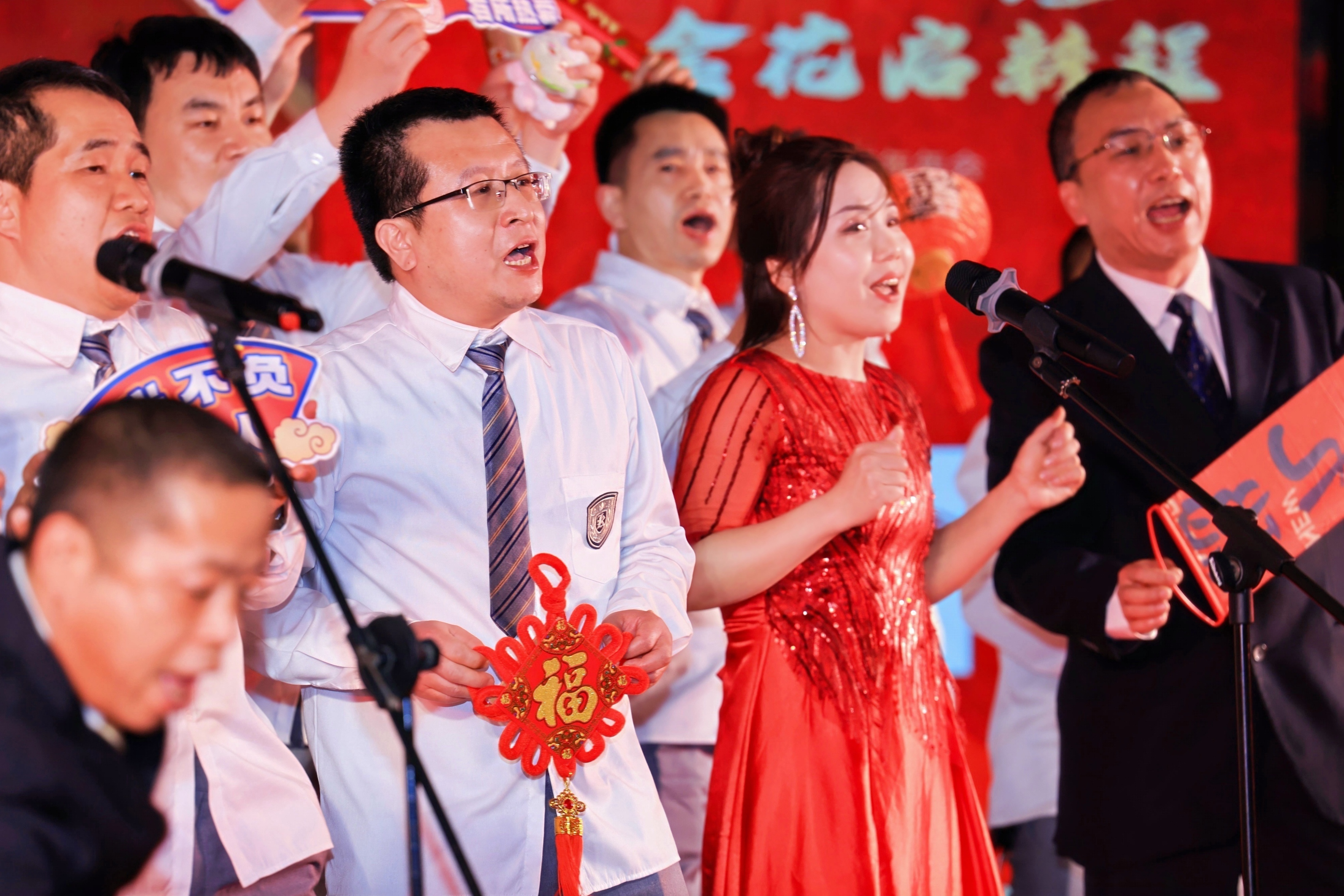 298������վ�ɷ�2025�����