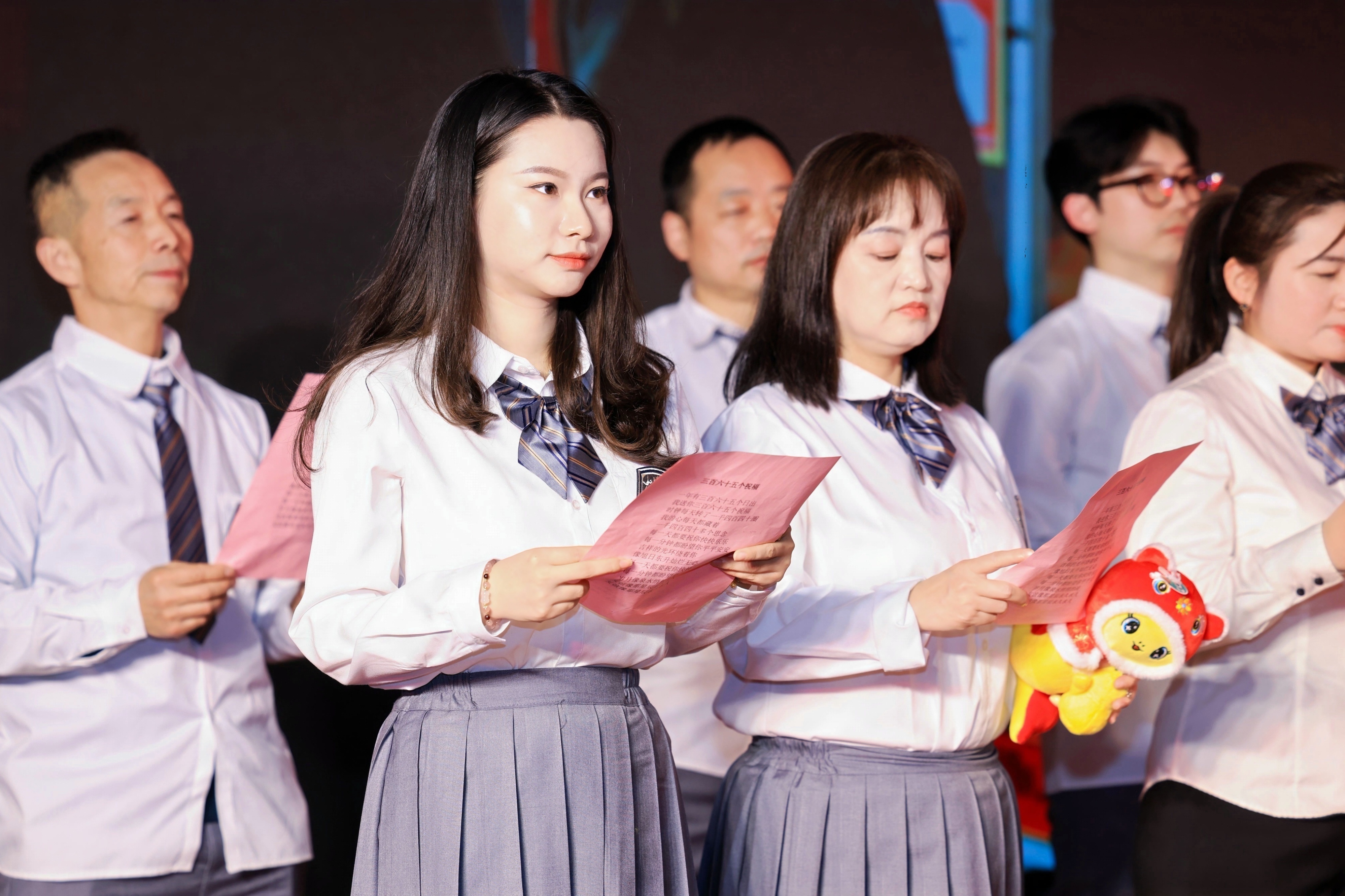 298������վ�ɷ�2025�����